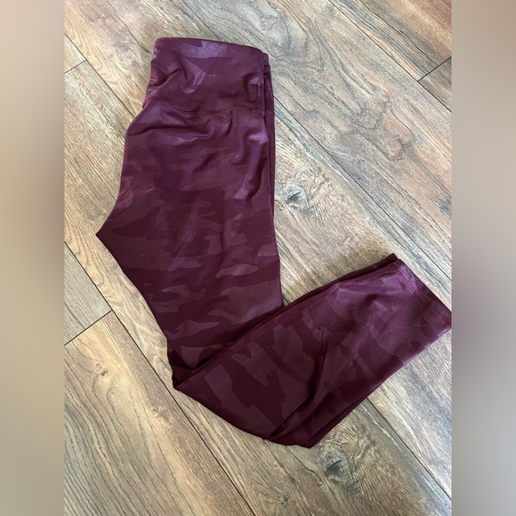 Old Navy Pants - NWOT OLD NAVY HIGH-WAISTED ACTIVE ELEVATE LEGGINGS